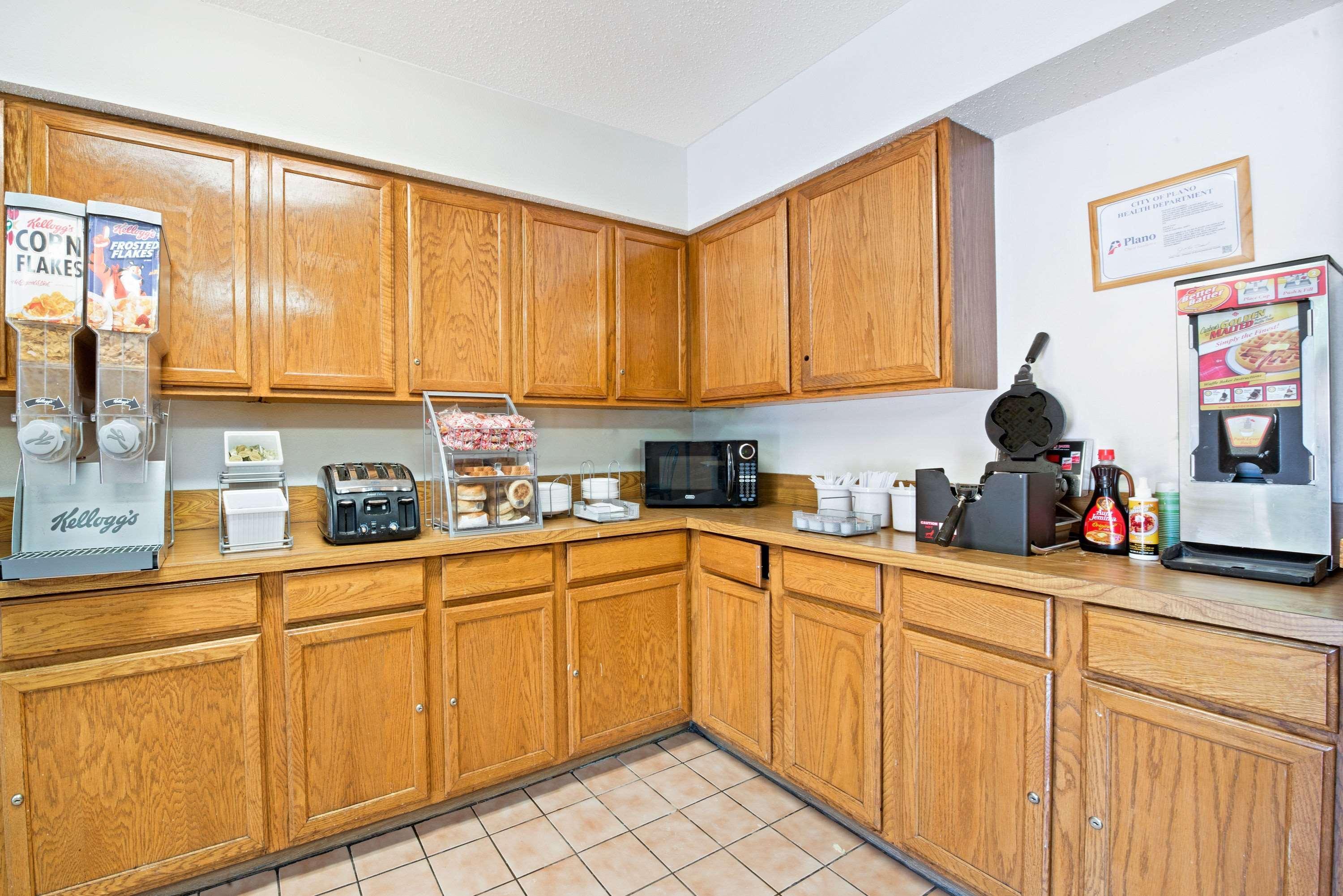 Super 8 By Wyndham Plano/Dallas Area Esterno foto