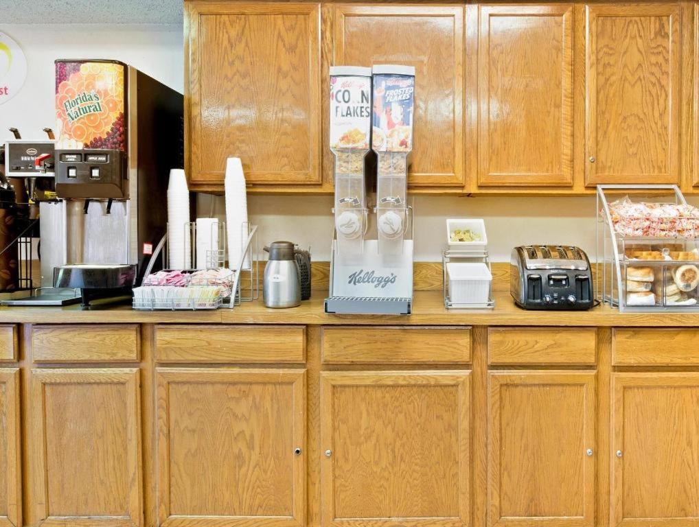 Super 8 By Wyndham Plano/Dallas Area Esterno foto